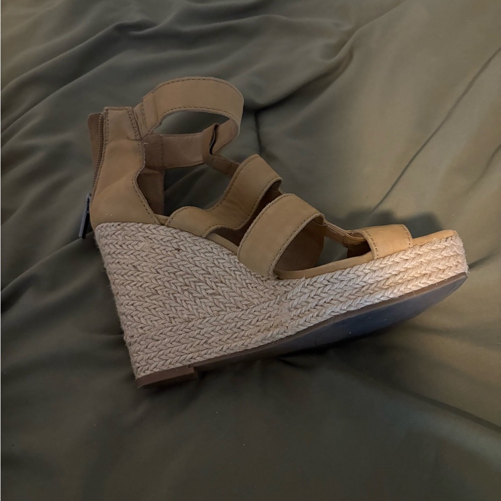 Lucky Brand Tan Wedge Sandals